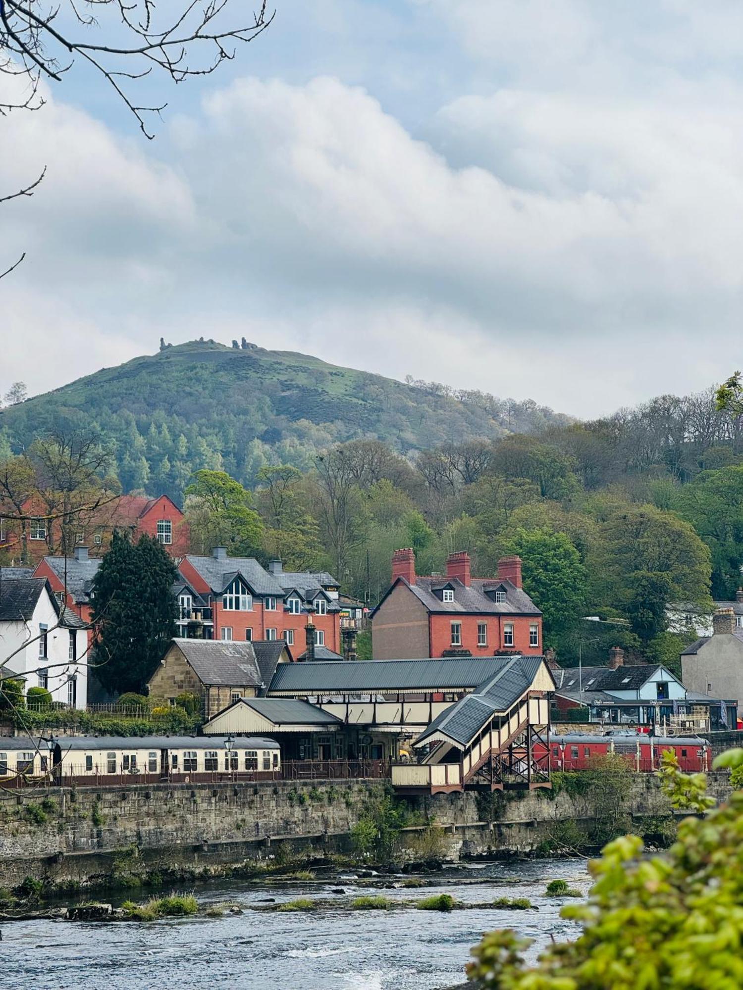 Riversdale House Bed & Breakfast Bed & Breakfast Llangollen Exterior photo